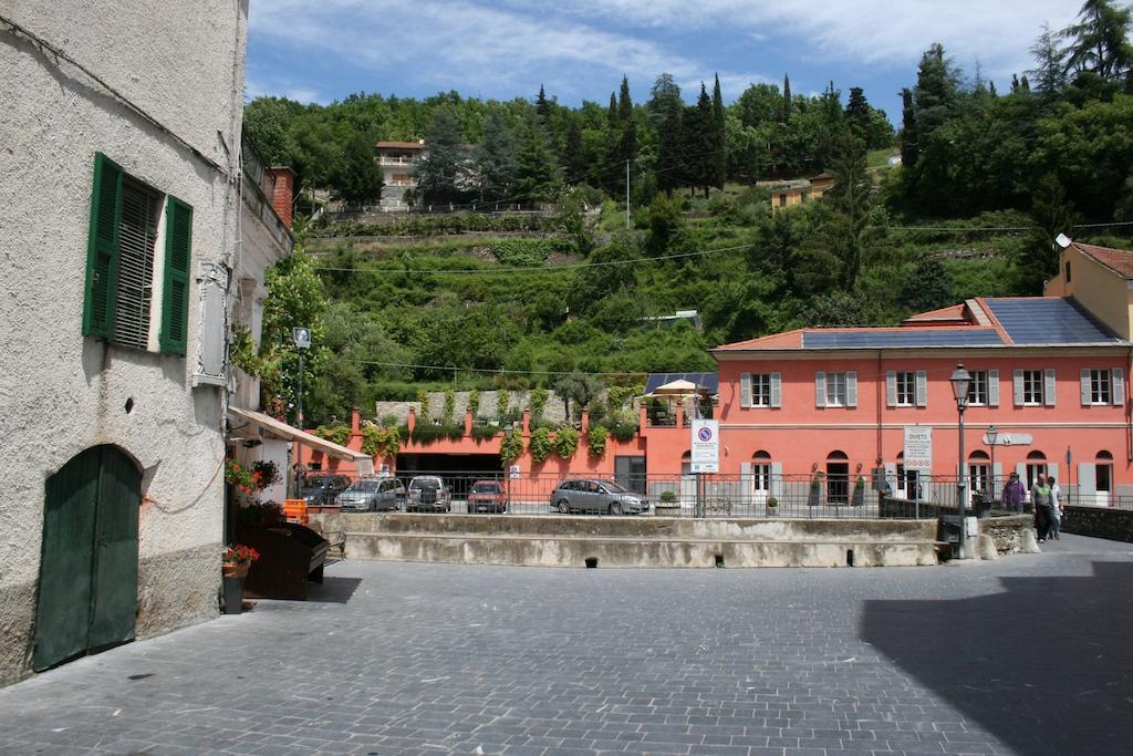 Casa Vacanze Gli Ulivi Borgomaro Habitación foto